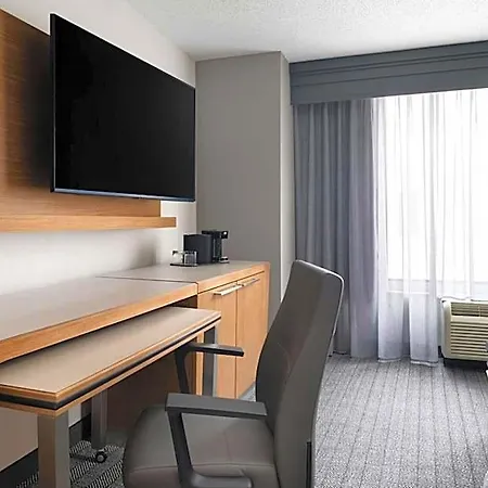Courtyard Center Hotel