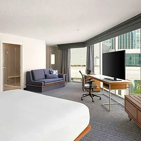 Courtyard Center Hotel