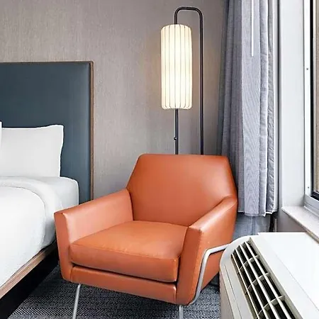 Courtyard Center 3*
