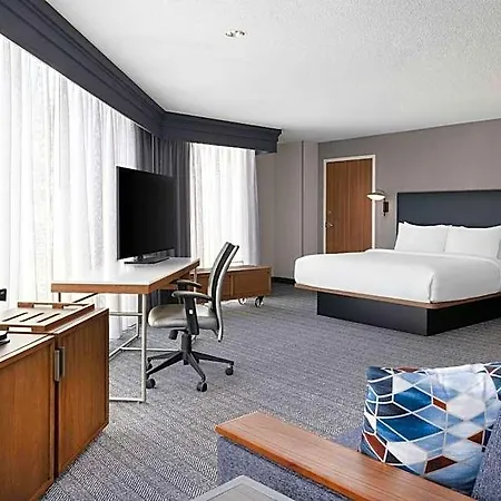 Hotel Courtyard Center 3*