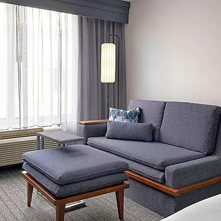 Courtyard Center Hotel