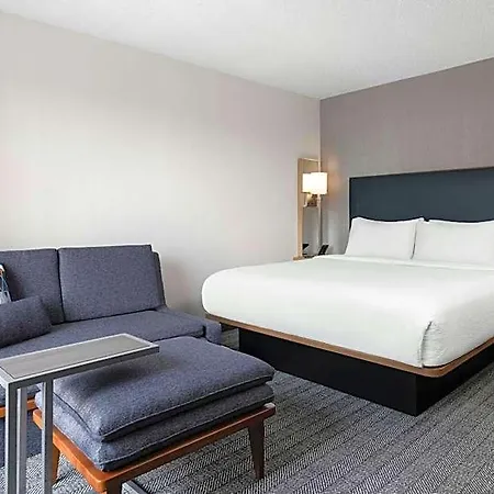 Hotel Courtyard Center 3*
