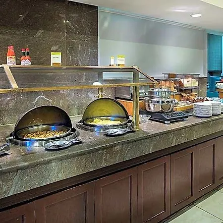 Doubletree By Hilton Airport 4*