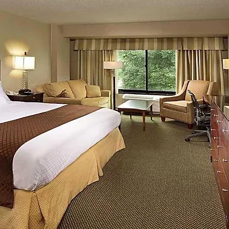 Doubletree By Hilton Airport Hotel 4*