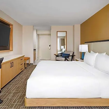 Doubletree By Hilton Center Hotel