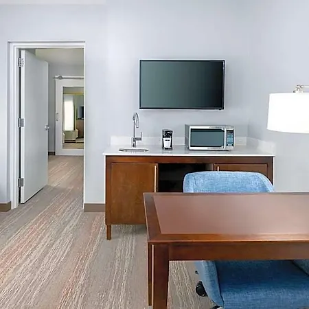 Hampton Uptown 3*