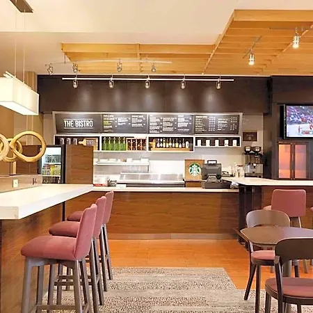 Hotel Courtyard Airport North 3*