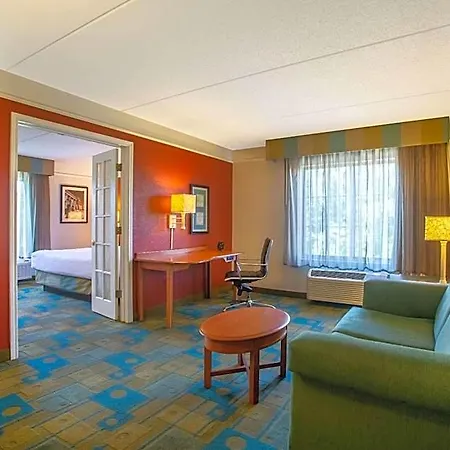 Hotel La Quinta By Wyndham Airport South 3*