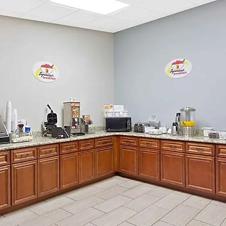 Rodeway Airport Area Inn Charlotte
