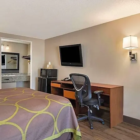 Rodeway Airport Area Inn 4*