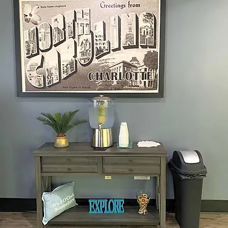 Super 8 By Wyndham Charlotte