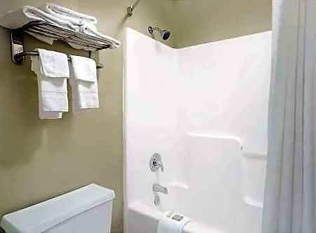 Super 8 By Wyndham Downtown Area Motel 2*