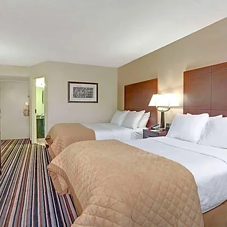 Wyndham Garden Airport Southeast Hotel 3*