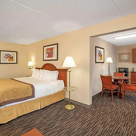 Wingate By Wyndham Airport 3*