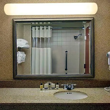 Wingate By Wyndham Airport Hotel