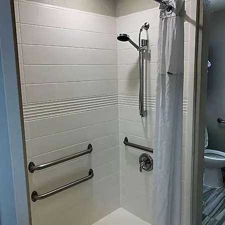 Microtel By Wyndham Airport Hotel