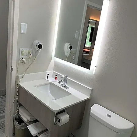 Microtel By Wyndham Airport Hotel Charlotte