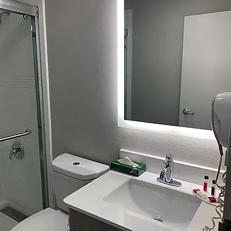 Hotel Microtel By Wyndham Airport