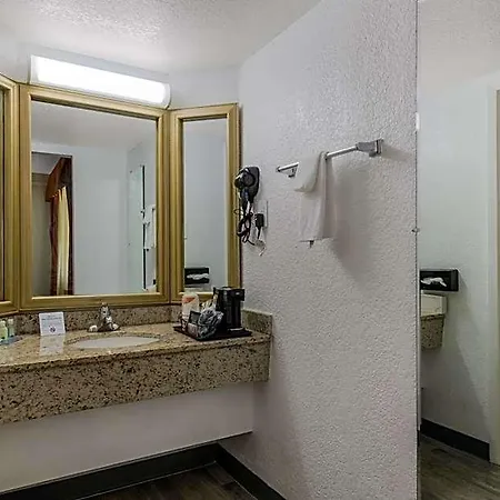 Quality & Airport Hotel