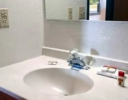 Super 8 By Wyndham Charlotte/amusement Park Area Hotel *