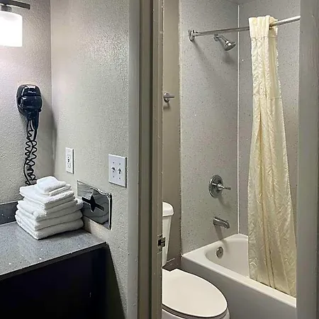 6 Charlotte, Nc - Airport South Hotel 2*