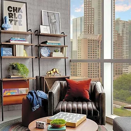 Hotel Moxy Downtown 3*