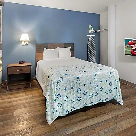 Suburban - Ballantyne Hotel 3*