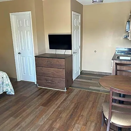 Suburban - Ballantyne Hotel 3*