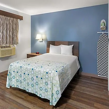Suburban - Ballantyne Hotel 3*