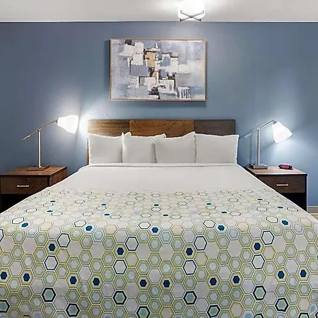 Suburban - Ballantyne Hotel