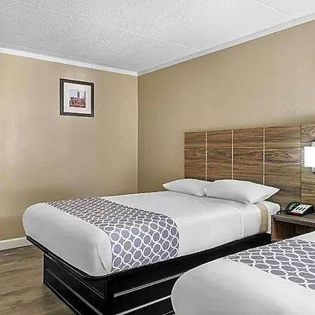 Rodeway South Hotel
