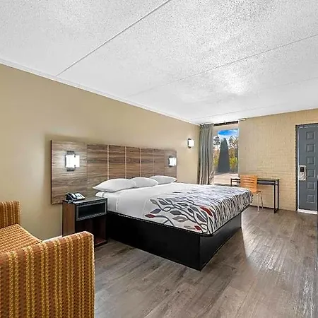 Rodeway South Hotel