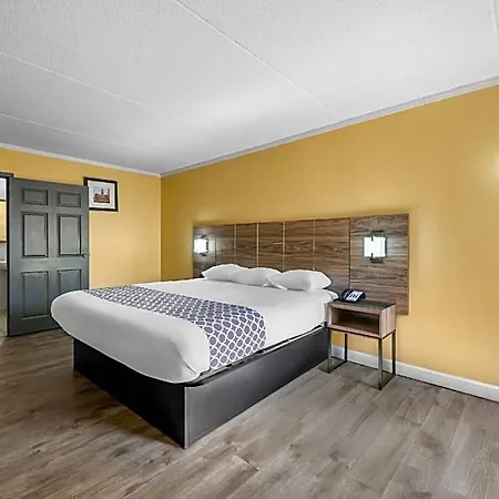 Rodeway South Hotel 2*