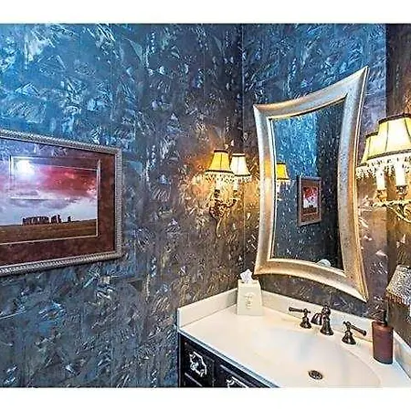 Hotel Matthews Manor 4*