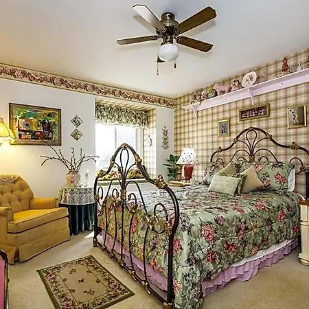 Hotel Matthews Manor