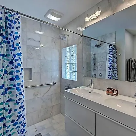 The Collection Clt: 510 Queens Charlotte