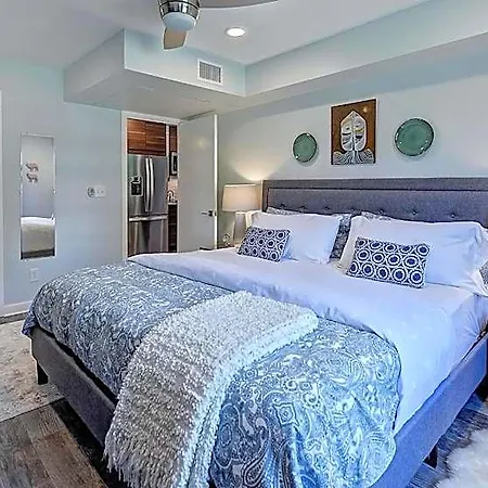 The Collection Clt: 510 Queens 3*