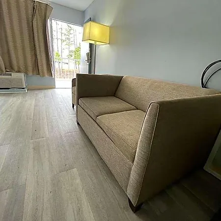Lamplighter By Oyo Airport Area Hotel Charlotte