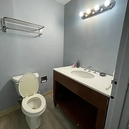 Lamplighter By Oyo Airport Area Hotel 2*