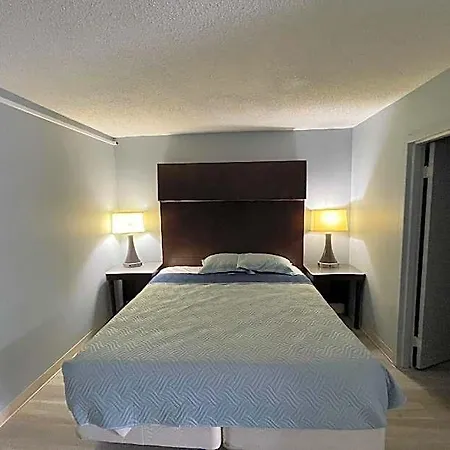 Lamplighter By Oyo Airport Area Hotel