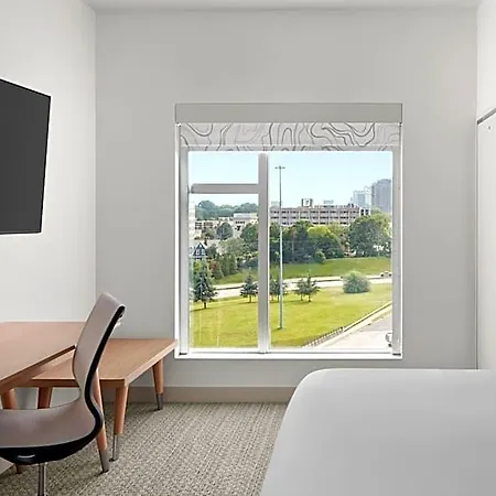 Element By Marriott Uptown Hotel 4*