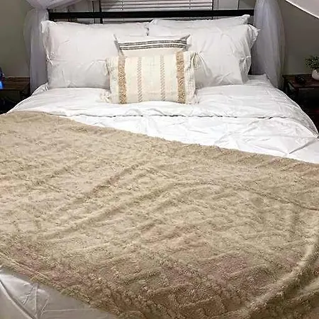 Be Our Guest Boho 2.0 Apartment *