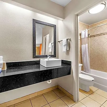 Econo Airport Lodge
