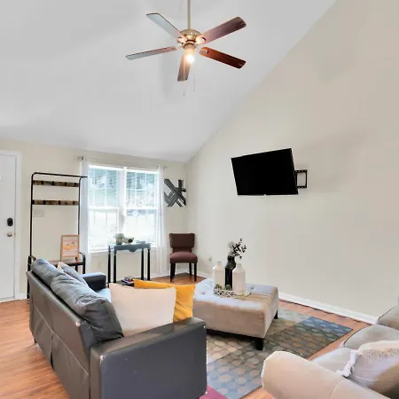 Fenced-yard 3br Near Clt & Hospitals - Dog-friendly - Grill Holiday home *