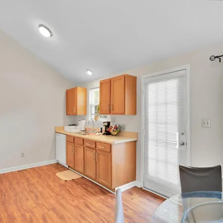 Fenced-yard 3br Near Clt & Hospitals - Dog-friendly - Grill Holiday home Charlotte