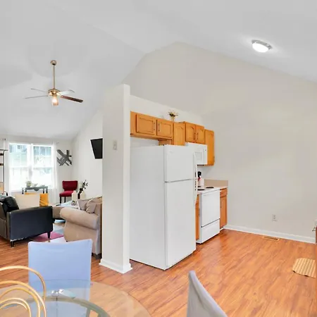Fenced-yard 3br Near Clt & Hospitals - Dog-friendly - Grill