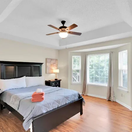 Fenced-yard 3br Near Clt & Hospitals - Dog-friendly - Grill
