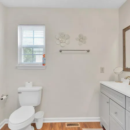 Fenced-yard 3br Near Clt & Hospitals - Dog-friendly - Grill