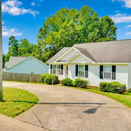 Fenced-yard 3br Near Clt & Hospitals - Dog-friendly - Grill Holiday home *