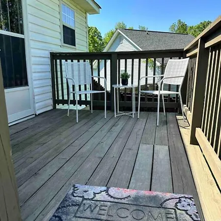 Holiday home Fenced-yard 3br Near Clt & Hospitals - Dog-friendly - Grill